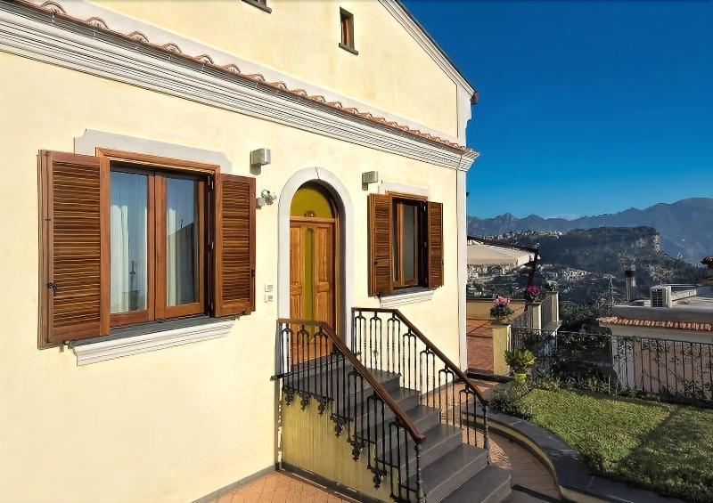 Maria Amalfi